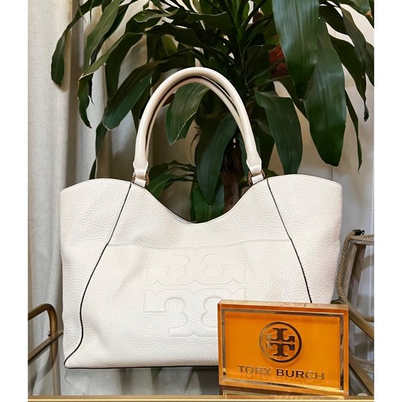 Tory Burch Handbags - ♦️♦️ AUTHENTIC TORY BURCH WHITE LEATHER BOMBE HANDBAG/SATCHEL ♦️♦️